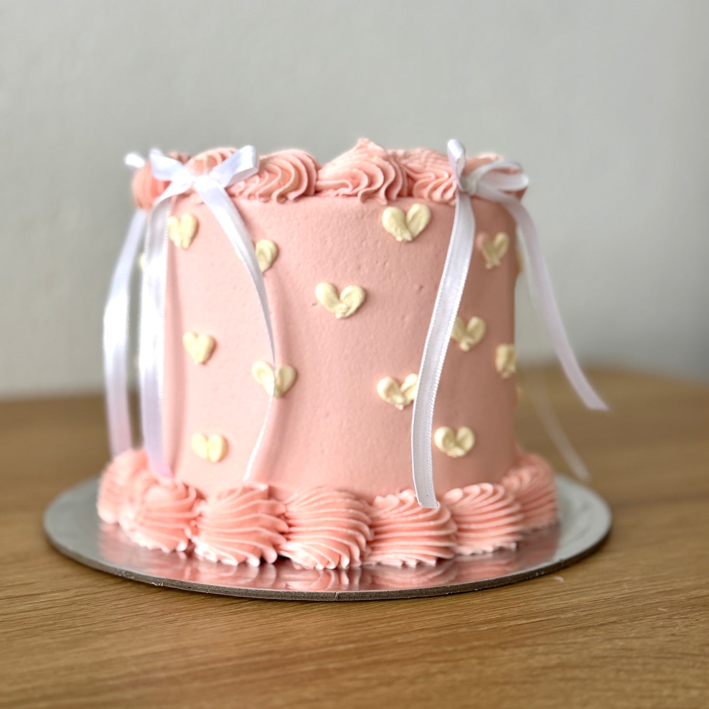 Mini bow cake