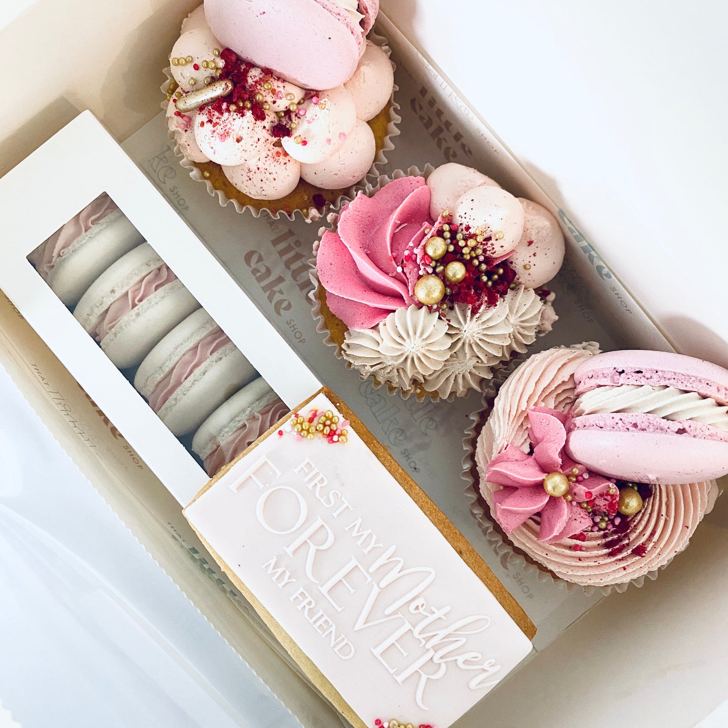 Mother's Day Gift Box - 3 cupcakes, 6 macarons and sugar cookie