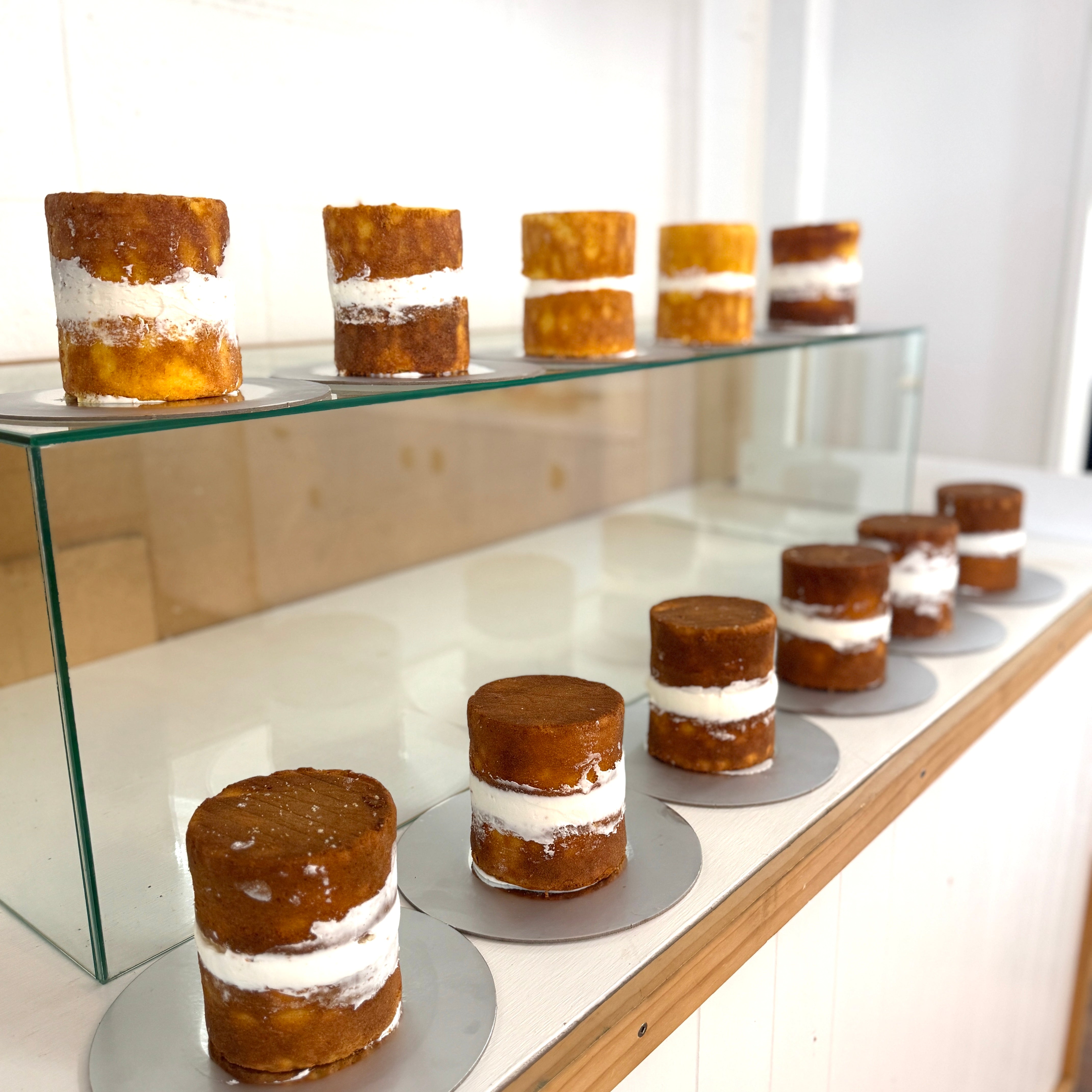 Gin, Cake & Sip Event – Saturday 9th May  3pm – 5pm  @The Bond Store
