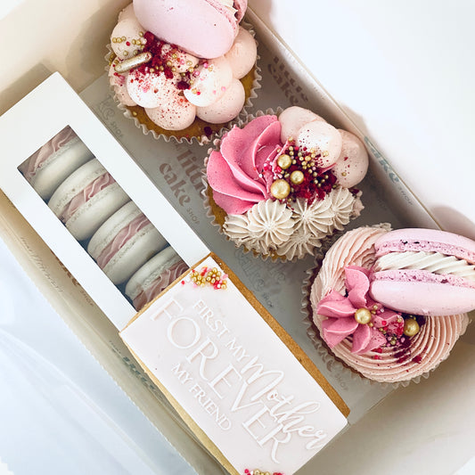Mother's Day Gift Box - 3 cupcakes, 6 macarons and sugar cookie